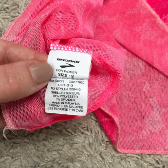 💕💕Brooks running tank (pink mesh) 💕💕 - Picture 6 of 6